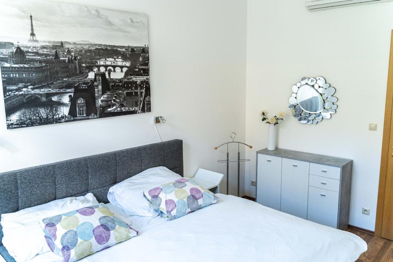 Apartments Valencia كارلوفي فاري المظهر الخارجي الصورة
