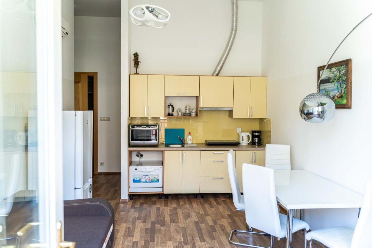 Apartments Valencia كارلوفي فاري المظهر الخارجي الصورة
