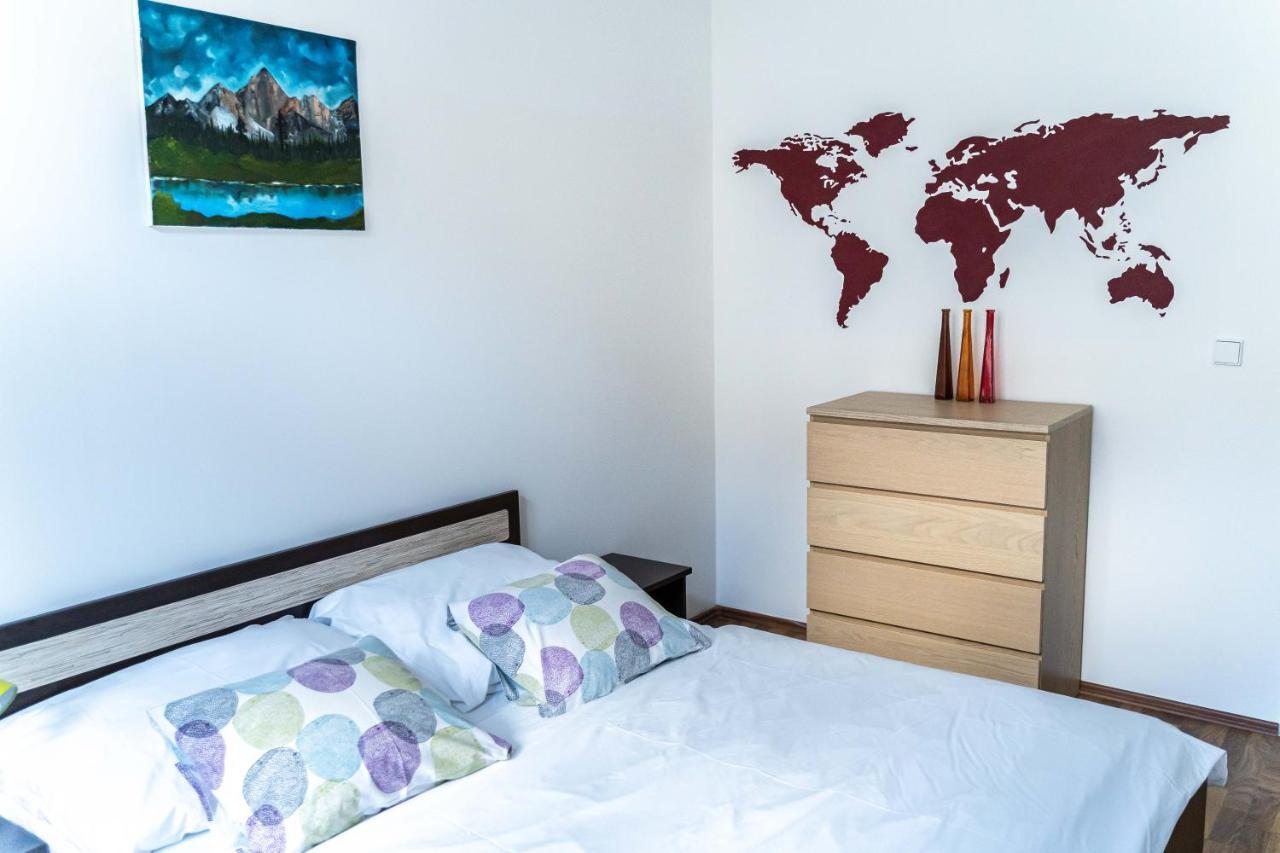 Apartments Valencia كارلوفي فاري المظهر الخارجي الصورة