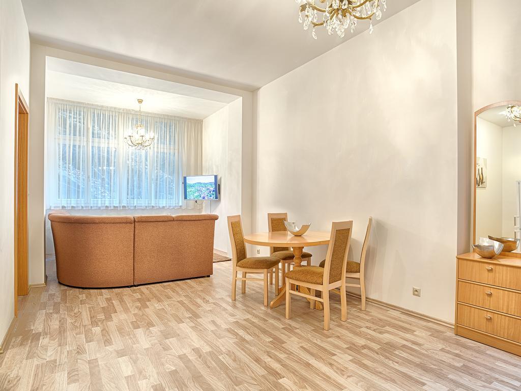 Apartments Valencia كارلوفي فاري الغرفة الصورة