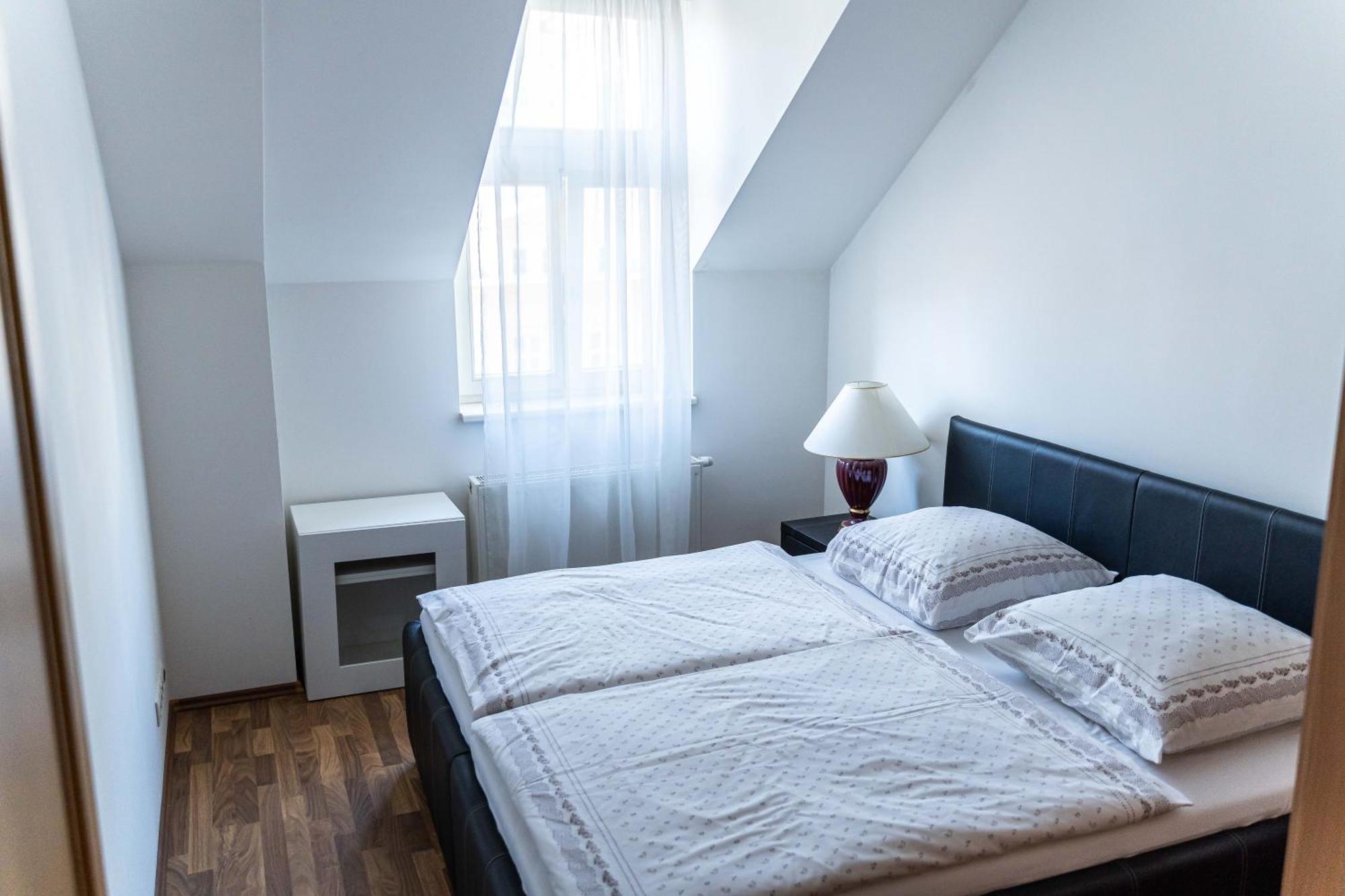 Apartments Valencia كارلوفي فاري المظهر الخارجي الصورة
