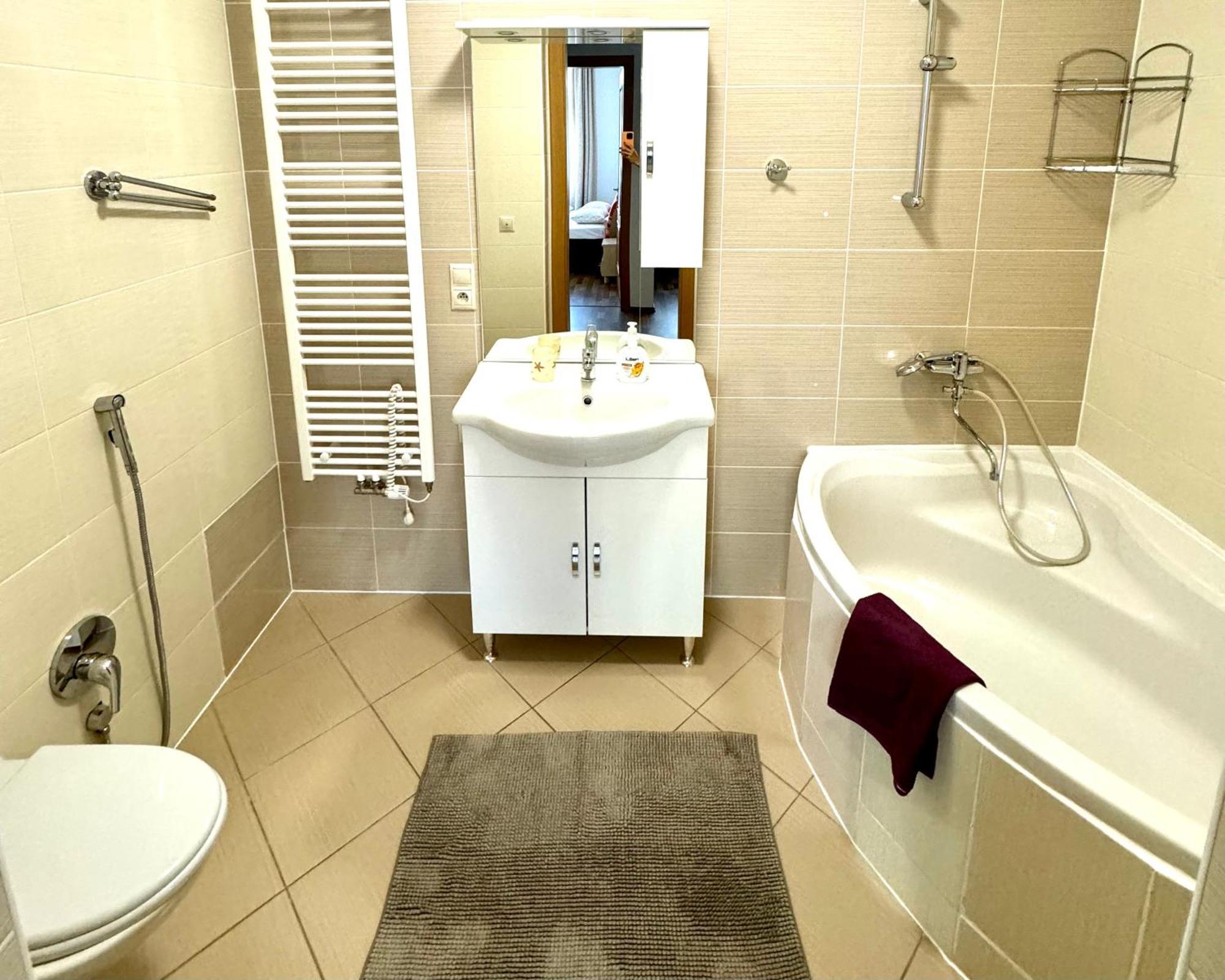 Apartments Valencia كارلوفي فاري المظهر الخارجي الصورة