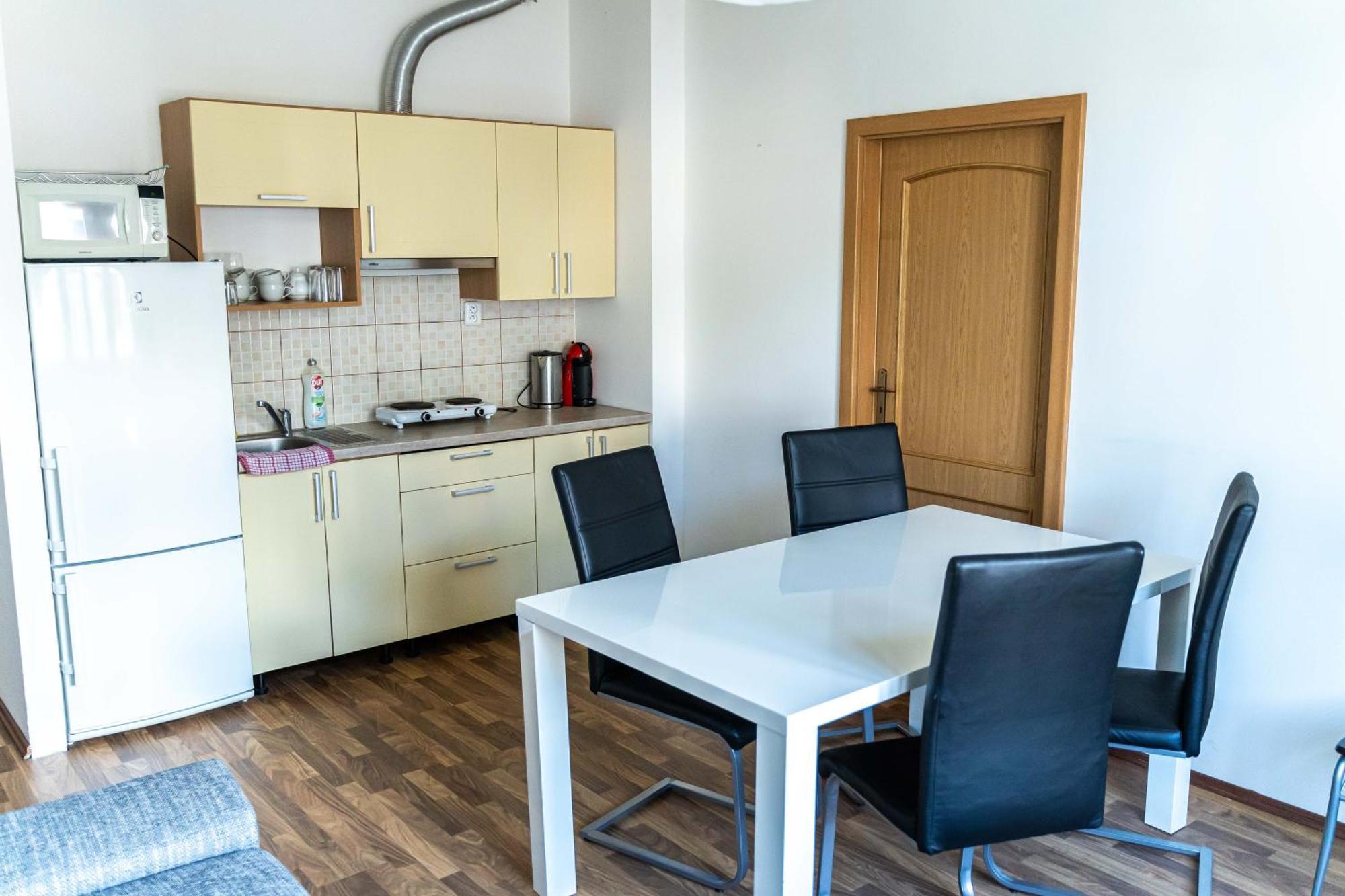 Apartments Valencia كارلوفي فاري المظهر الخارجي الصورة