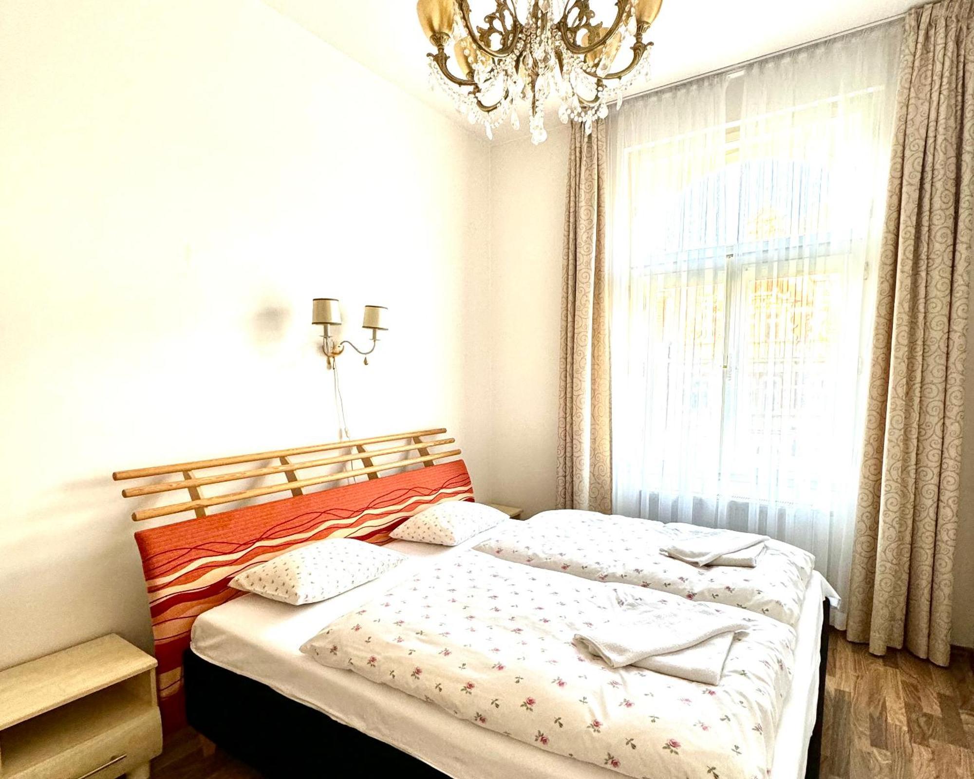 Apartments Valencia كارلوفي فاري المظهر الخارجي الصورة
