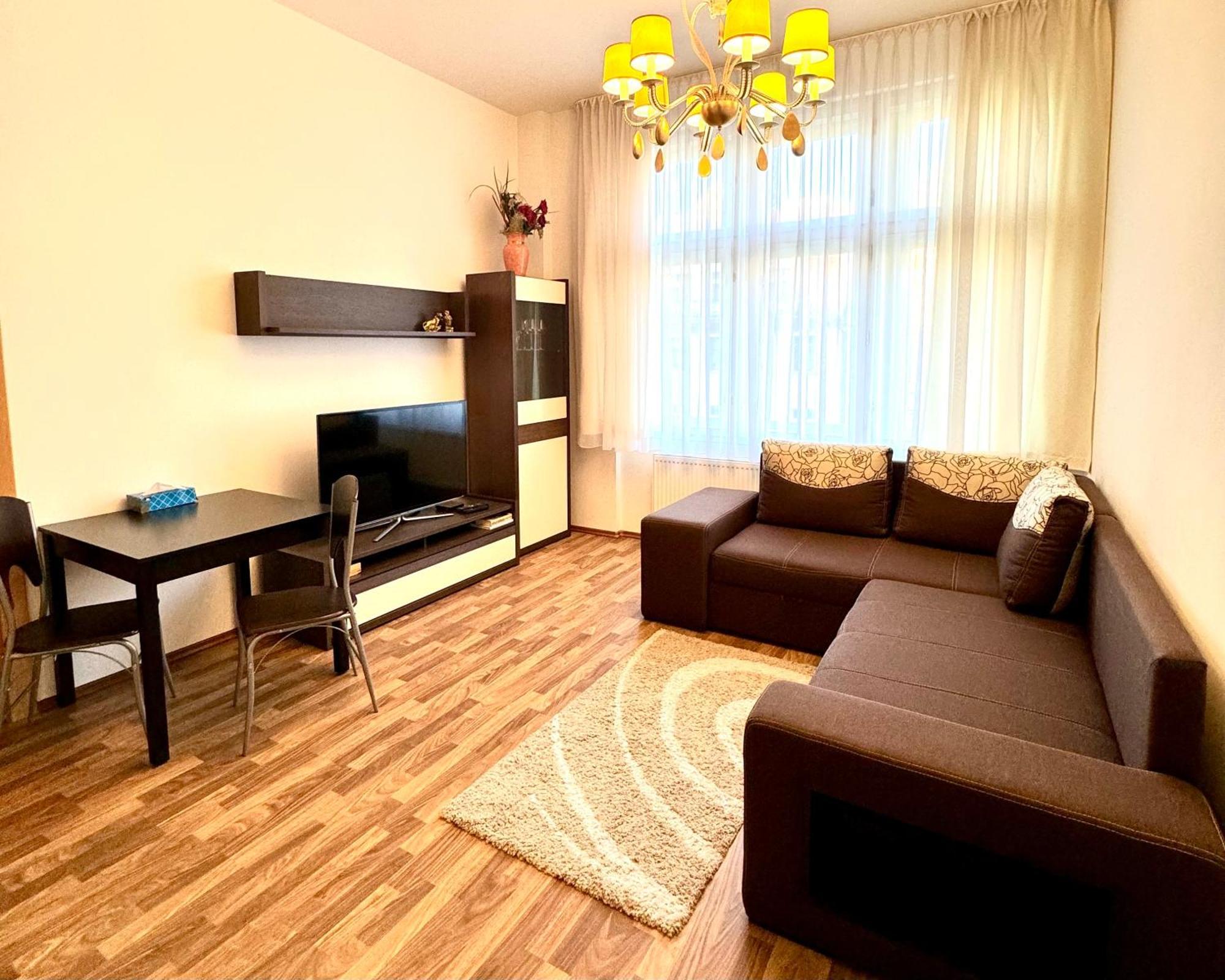 Apartments Valencia كارلوفي فاري المظهر الخارجي الصورة