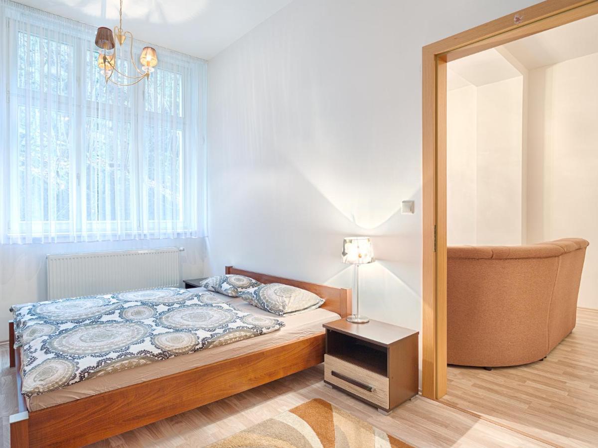 Apartments Valencia كارلوفي فاري المظهر الخارجي الصورة