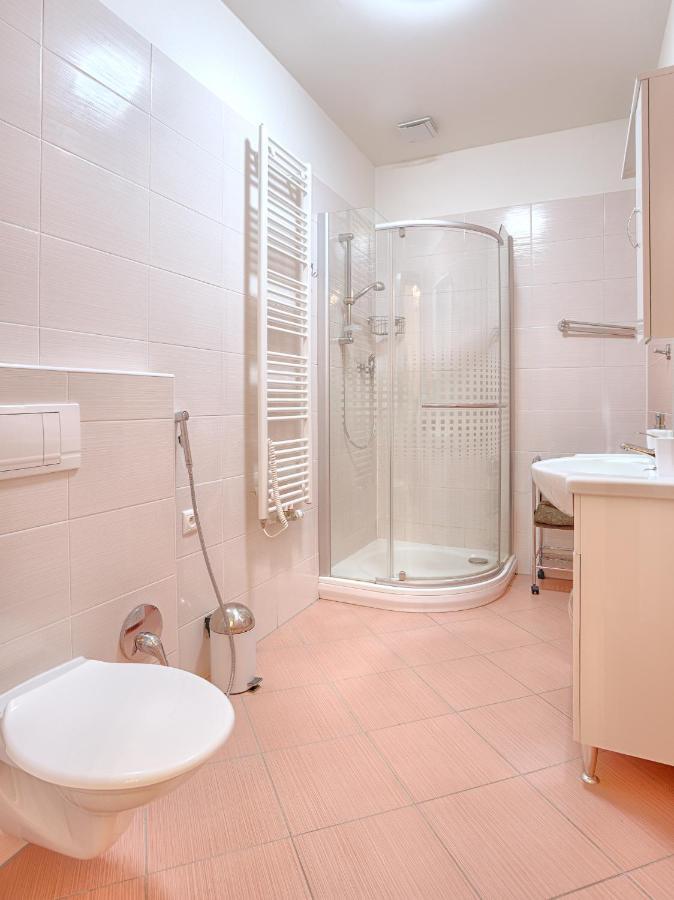 Apartments Valencia كارلوفي فاري المظهر الخارجي الصورة